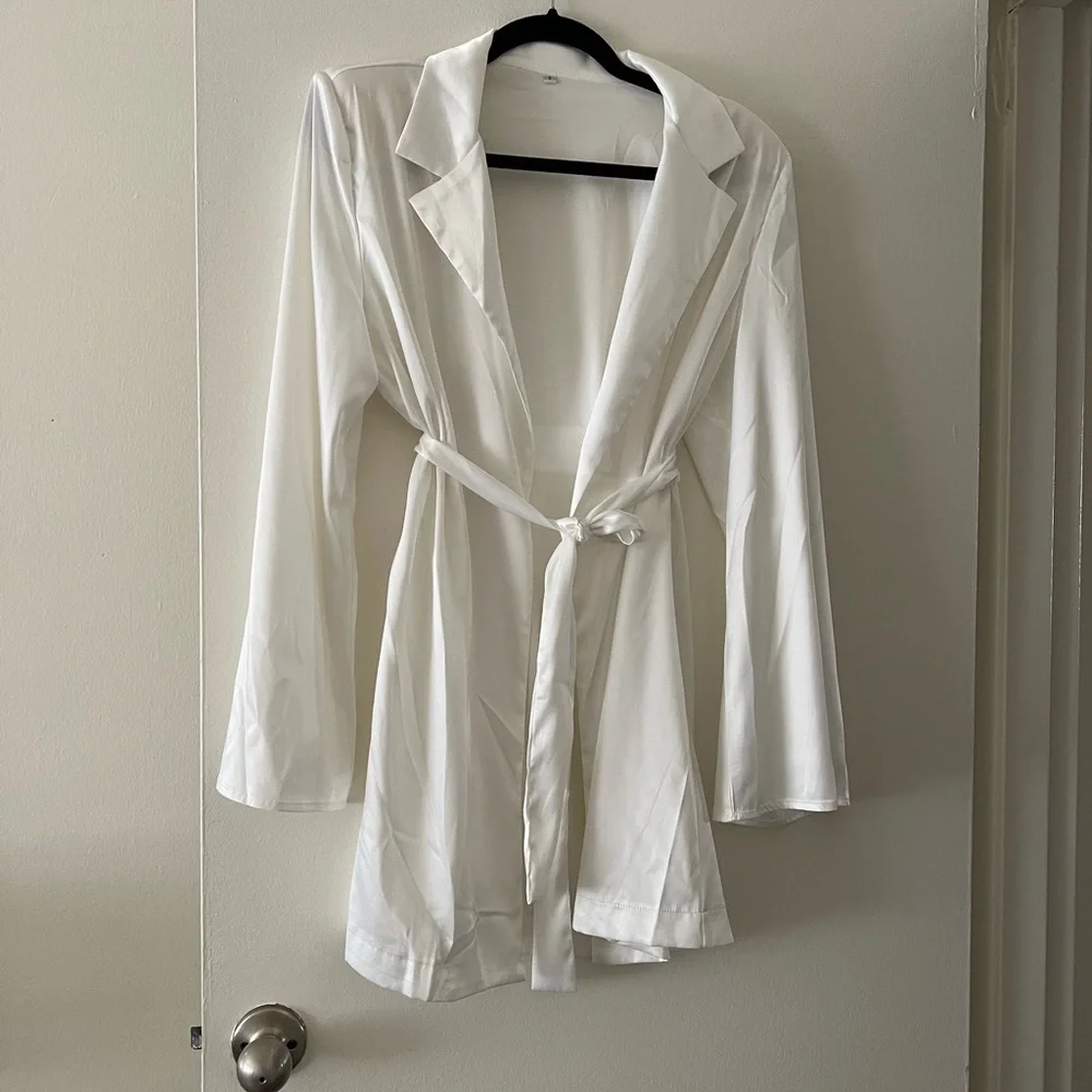 Elegant White Satin Suit Set. Wide leg pantsuit. Size s - Picture 8 of 9